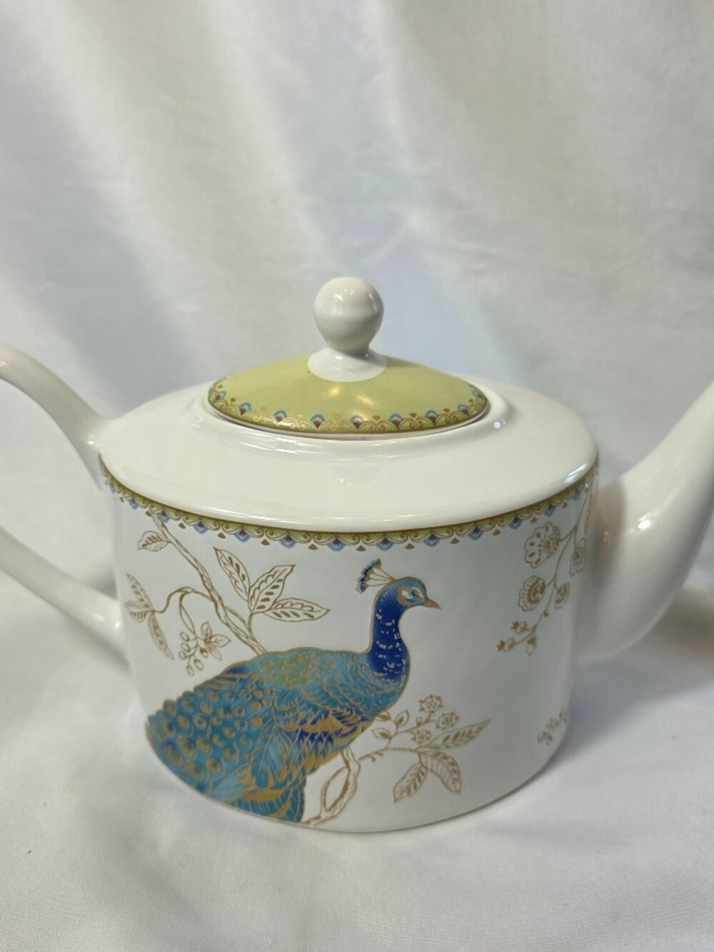 222 Fifth (PTS) Peacock Garden Teapot & Lid White with Blue Green Peacock 4 Cup